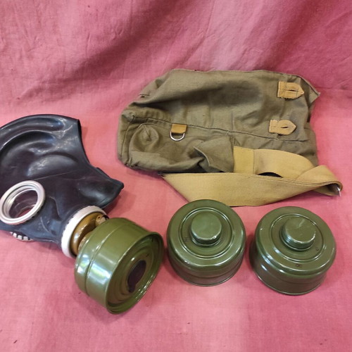 Gas mask new with 3 filters and carrying case