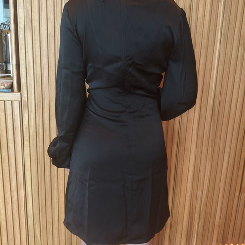 Dress Toi&Moi black mini satin V-neck like new, belt included