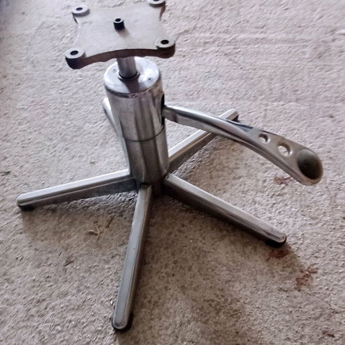 Hydraulic hairdressing chair base like new, set of 2 pieces