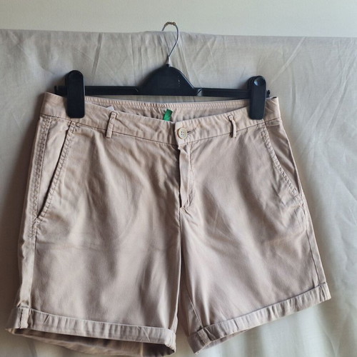 United Colors of Benetton Beige Micro Stripe Chino Shorts Small like new