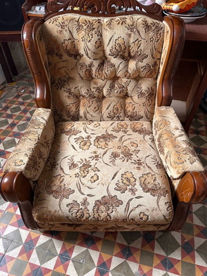 Vintage armchair 1980s like new, classic style with wooden frame