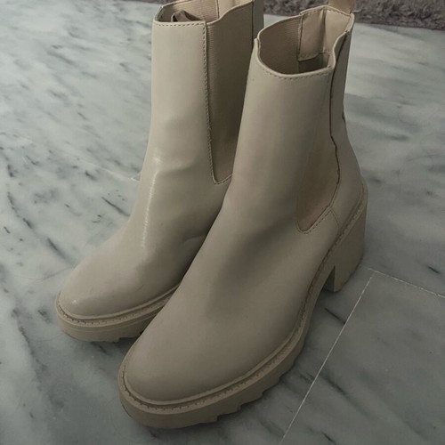 Beige ankle boots with heel Stradivarius like new
