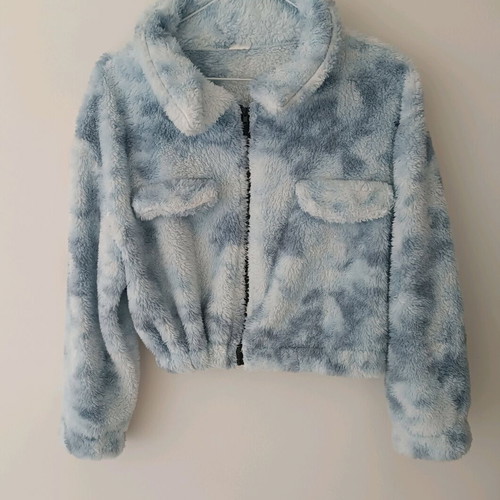 Women's fluffy jacket fleece in blue-white like new, size XS