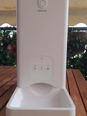 Automatic pet feeder new for dog and cat