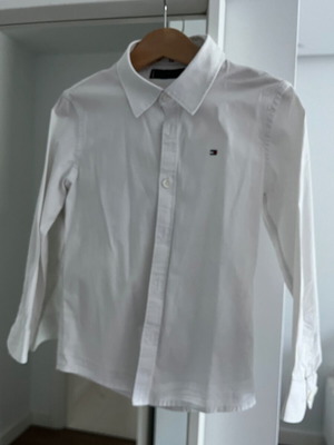 Tommy Hilfiger boys' shirt size 5 slim fit like new