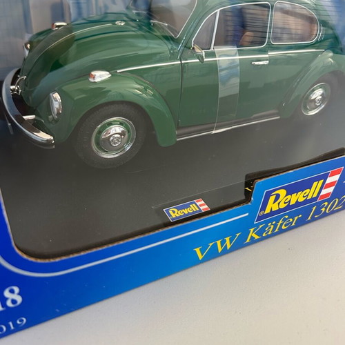 Beetle model 1/18 Burago fully opening car new