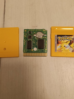 Nintendo Game Boy Pokemon Yellow game
