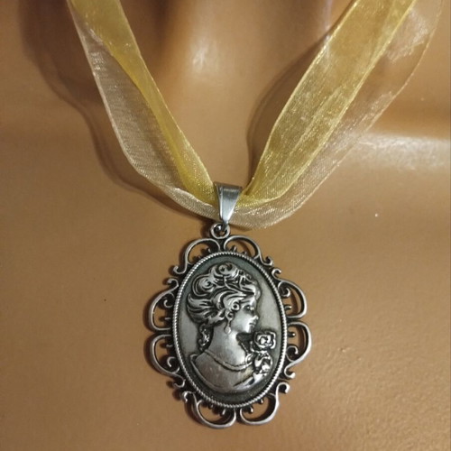Cameo pendant with double transparent ribbon like new, silver 925 clasp