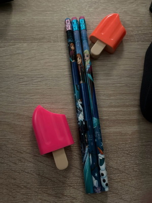 Frozen pencils and icecream highliters like new, set of 5