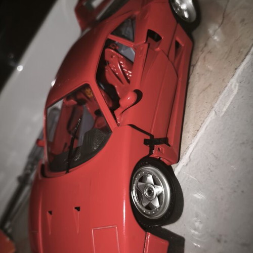 Ferrari F40 BBurago 1:18 model car, red, detailed interior