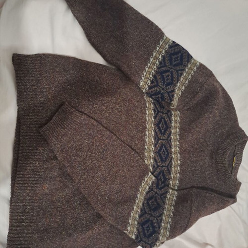 Fair Isle knit men's pullover with gift hat, like new, size M-L, brown
