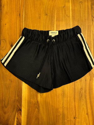 Adidas Originals pleated shorts like new, size XS, blue