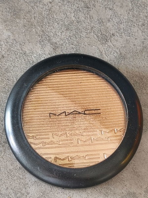 MAC Extra Dimension Skinfinish like new, highlighter Oh, Darling!
