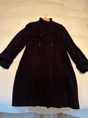 Guess black coat jacket like new, size 42
