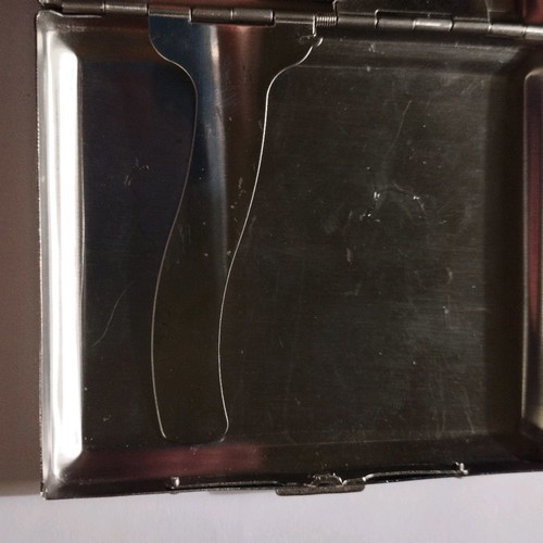 Metal tobacco case like new