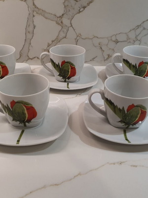 Set of 5 large cups and saucers like new