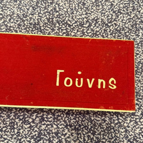 Gounis collectible box used with velvet lining
