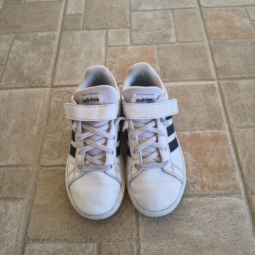 Adidas children's sneakers size 31 like new, white