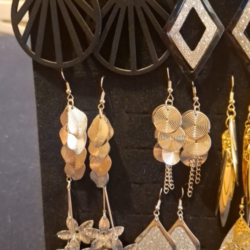 Earrings new, 10 pairs with stand, gold and silver colors
