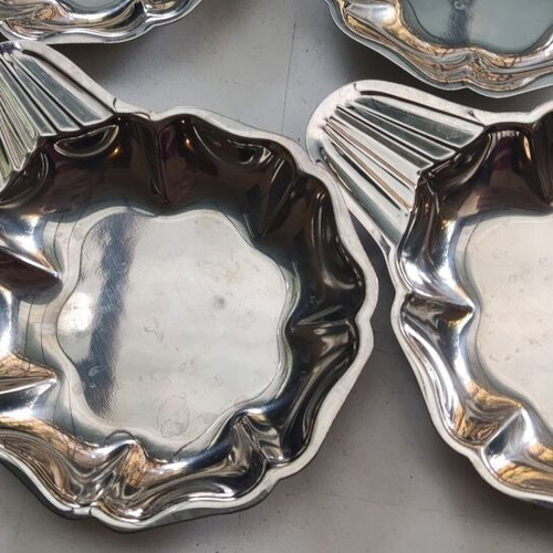 Vintage bowl for nuts and 6 dessert plates like new