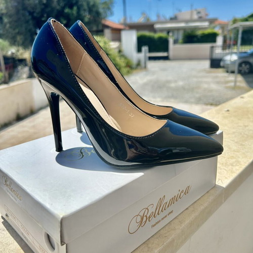 Bellamica black patent leather pumps size 37 like new