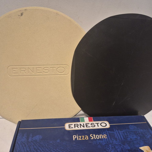 Pizza stone Ernesto like new