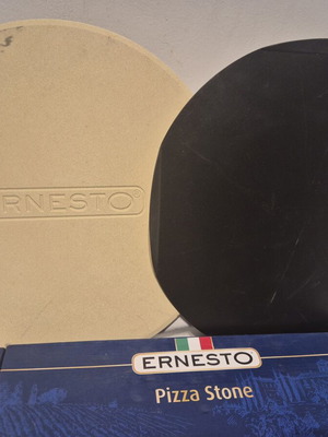 Pizza stone Ernesto like new