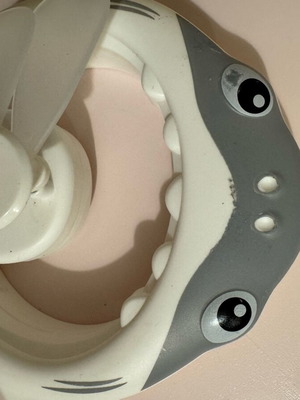 Shark handheld fan used with small scratch