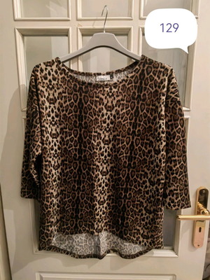 Women's animal print blouse like new