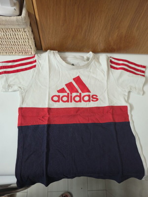 Adidas t-shirt μεταχειρισμένη, αγόρι 3-4 ετών, μέγεθος 98-104 cm, άσπρο και κόκκινο