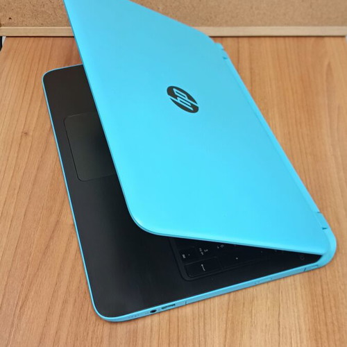 HP Pavilion 15.6" Turquoise Summer Edition laptop σαν καινούργιο, AMD A4, SSD, 8GB RAM