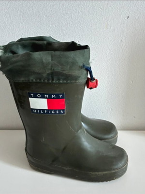 Tommy Hilfiger μπότες μέγεθος 25 αγόρια μεταχειρισμένες, πράσινες με σχισμένη πίσω πλευρά