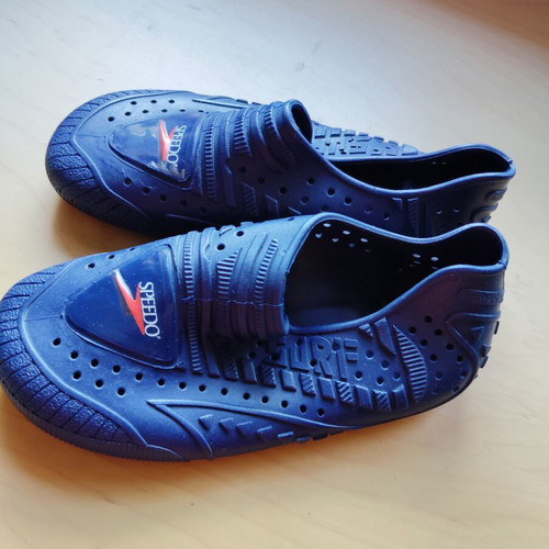 Rubber beach shoes like new, size 26/27, blue