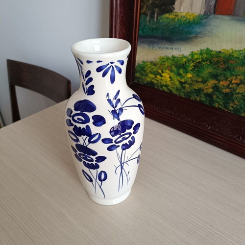 Vintage porcelain vase like new with blue flowers, height 24 cm