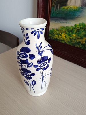Vintage porcelain vase like new with blue flowers, height 24 cm