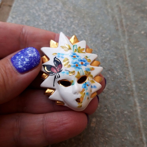 Ceramic Italian pin like new