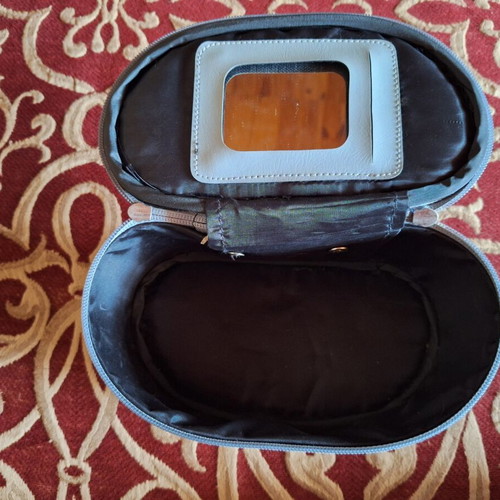 Toiletry bag cosmetic case