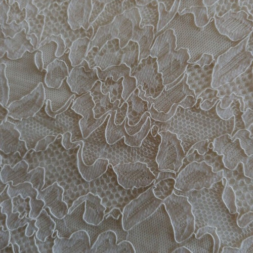 Elastic Chantilly lace new, cream with intricate flowers 5.15m