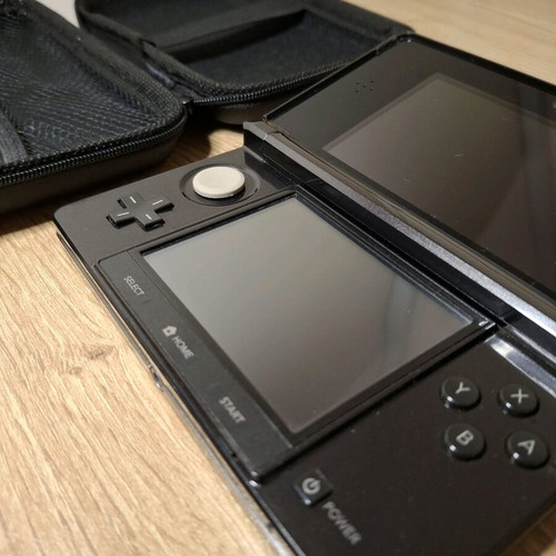 Nintendo 3DS Black used with new carrying case and USB charger