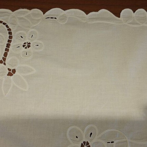 Vintage square tablecloth with white Richelieu cutwork embroidery (77x79 cm)