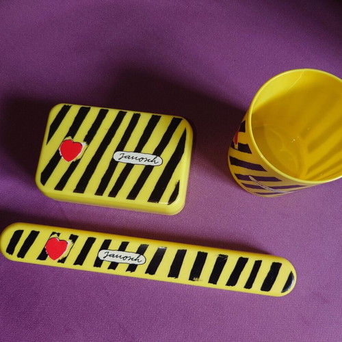 Set with toothbrush holder, soap dish and cup new