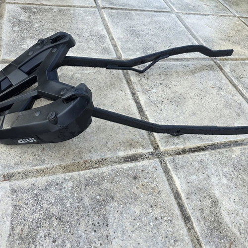Givi SR1186 Monolock Base for Honda Forza NSS750 21-24 like new