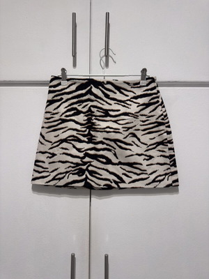 Mini skirt new with tag, H&M, black and beige, size S
