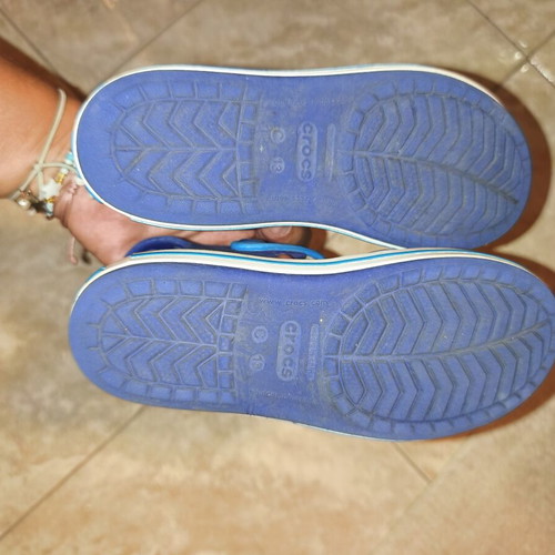 Crocs C13 sandals with dinosaur charms used, blue