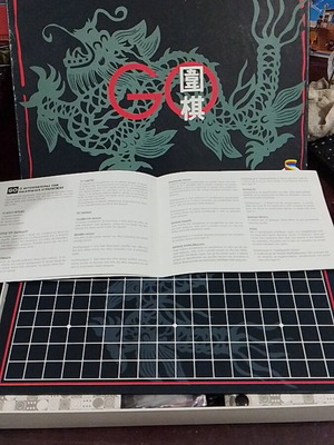Go strategy board game used with instructions in Greek