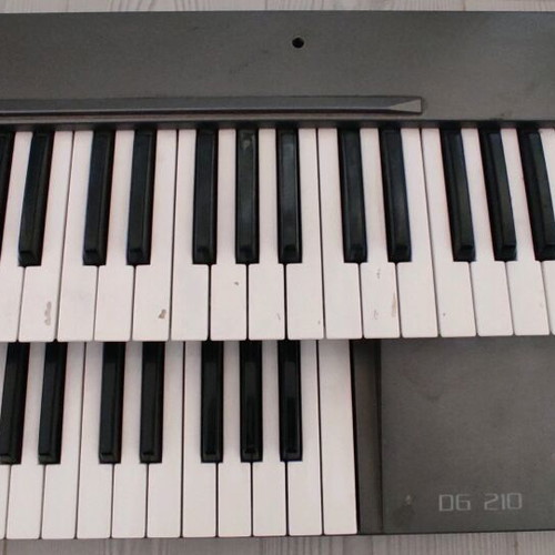 Αρμόνιο Orla DG210 μεταχειρισμένο με βάση και αναλόγιο