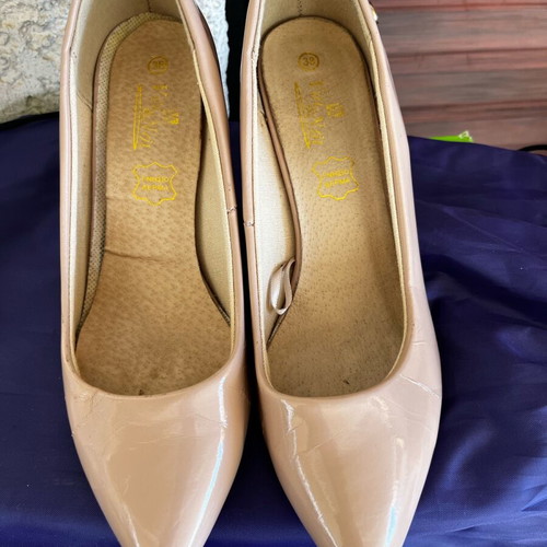 Nude pumps size 38 used with worn leather