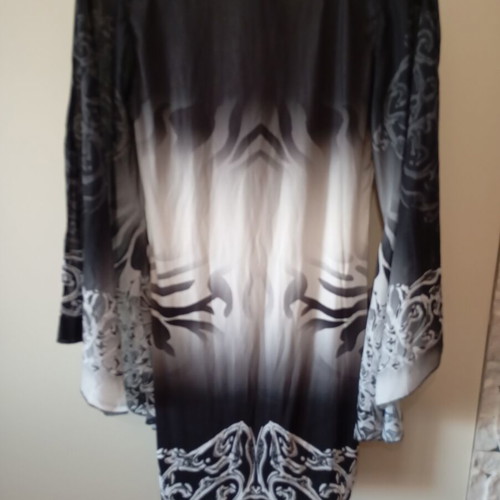 Blouse women's size M new, colorful, light and airy