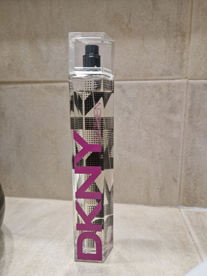 DKNY Women perfume like new, authentic