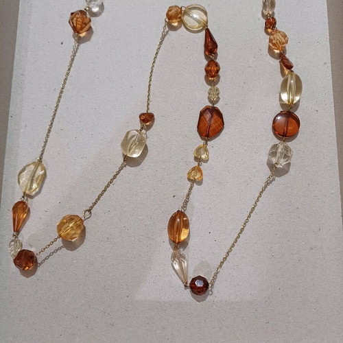 Long necklace with beads used